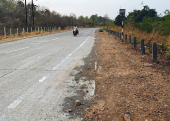 रस्त्यावरील सुरक्षा कठडे चोरीला