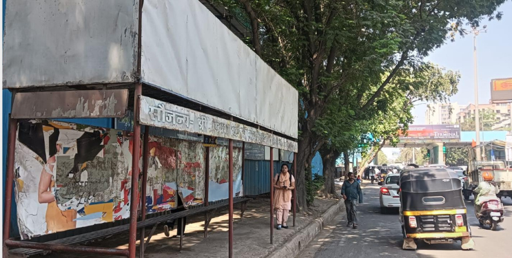 सेवा नसतानाही बसस्टॉपची उभारणी
