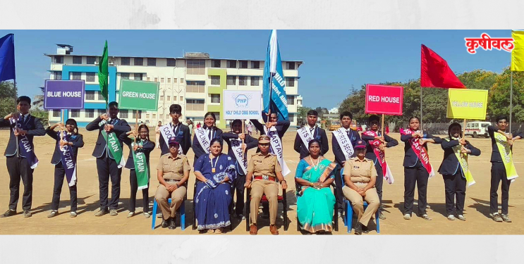 पीएनपी शाळेत विद्यार्थ्यांचे मतदान