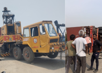 खोपटा पुलावर कंटेनर पलटी