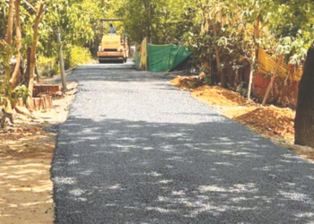 आंबोट गौळवाडी रस्त्याचे डांबरीकरण