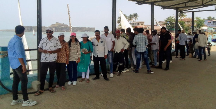 जंजिरा किल्ल्यावर पर्यटकांची गर्दी