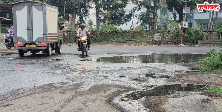 रोहा-कोलाड रस्त्यालगत जलवाहिनीला गळती