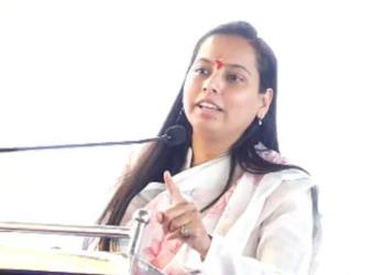 महाराष्ट्रदिनी ध्वजवंदनाचा मान पुन्हा आदिती तटकरेंनाच