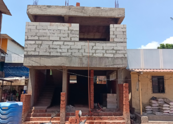 बसस्थानकातील शौचालयाचे काम संथ