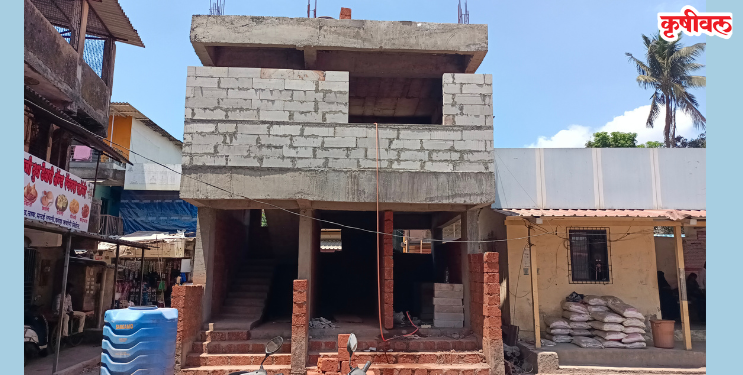 बसस्थानकातील शौचालयाचे काम संथ