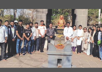 पीएनपीची किल्ले रायगड शैक्षणिक सहल