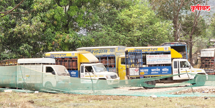 गॅस एजन्सीचे शेतात विनापरवाना गोडाऊन