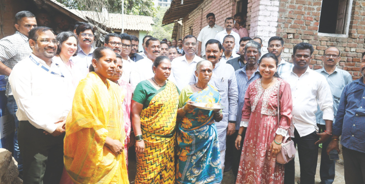 पनवेलमधील आदिवासी पाड्याची पाहणी