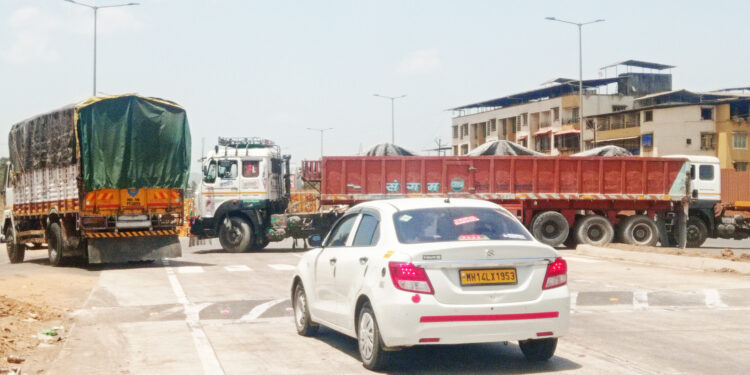 वरसगाव-भिरा फाटा धोकादायक