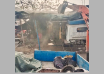 नवी मुंबई विमानतळ परिसरातील बेकायदा ढाबे-टपर्‍यांवर बुलडोझर