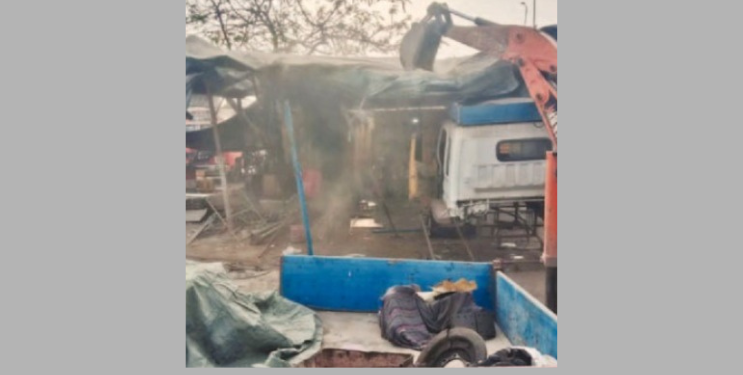 नवी मुंबई विमानतळ परिसरातील बेकायदा ढाबे-टपर्‍यांवर बुलडोझर