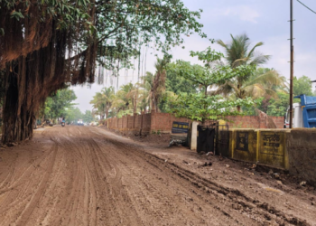 अवकाळी पावसामुळे रेवदंडा – मुरूड मार्ग चिखलमय