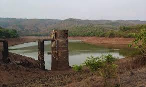 उमटे धरणाने गाठला तळ