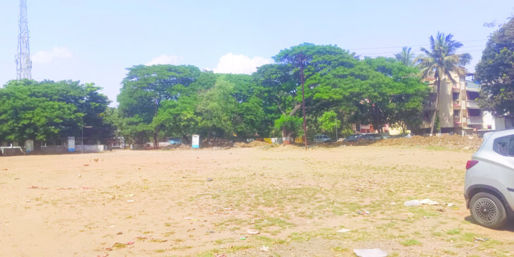 कर्जत शहरातील एकमेव मैदान बंदिस्त करू नये