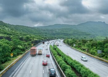 मुंबई-पुणे एक्सप्रेसवेवर दोन दिवसांचा ट्रॅफिक मेगाब्लॉक
