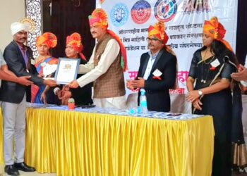 पीएनपीचे प्रा. मिलिंद घाडगे यांचा गौरव