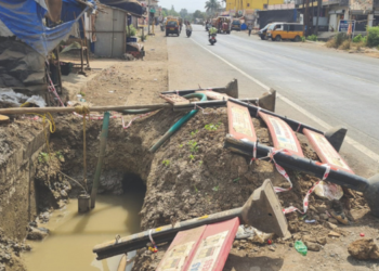 वावोशी फाट्यावरील रस्त्यावर महानगर गॅसलाईनच काम सुरू