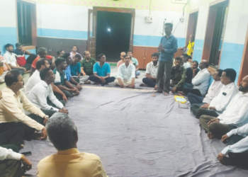 मोकाट गुरांमुळे शेतकरी त्रस्त