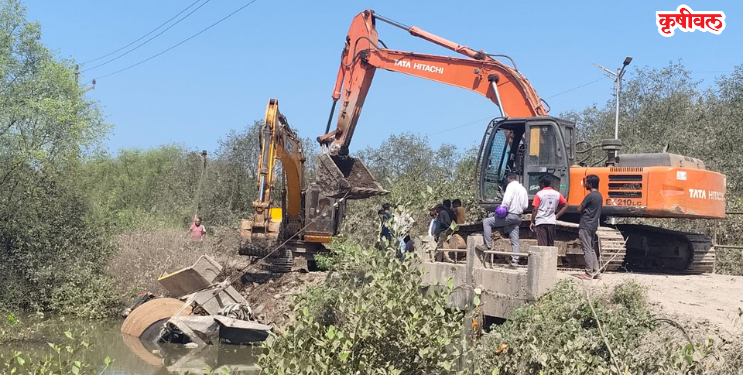 सिमेंट मिक्सर ट्रक खाडीत पलटी होऊन चालकाचा मृत्यू