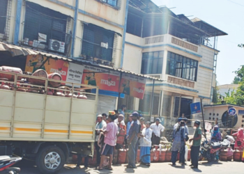 सुधागड तालुक्यात घरगुती गॅससाठी रांगा