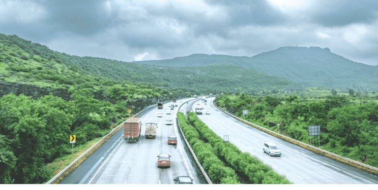 मुंबई-गोवा महामार्गाला अडथळ्यांची शर्यत