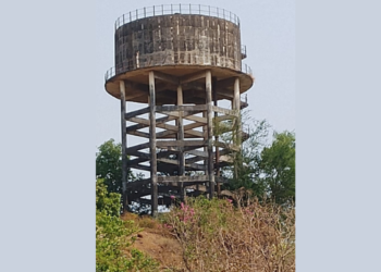 मोहाची वाडीतील जलकुंभाला तडे