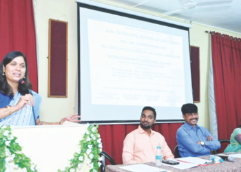 माजी विद्यार्थ्यांच्या मार्गदर्शनातून विद्यार्थ्यांना करिअरची नवी दिशा