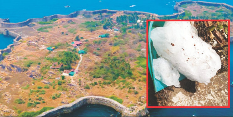 मालवण देवलीमध्ये घरात कोसळला बर्फाचा गोळा