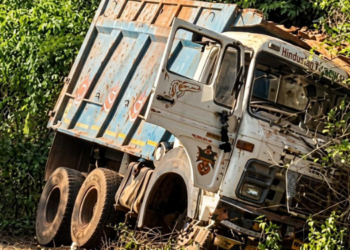 श्रीवर्धन-म्हसळा मार्गावर भीषण अपघात; एकजण गंभीर जखमी