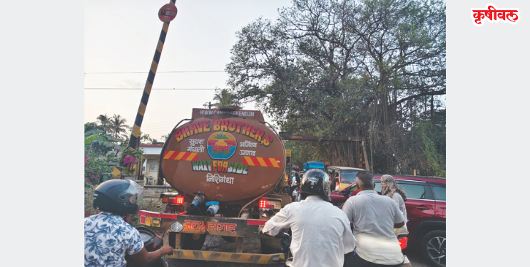 चोंढी रेल्वे फाटकावर वाहतूक कोंडी