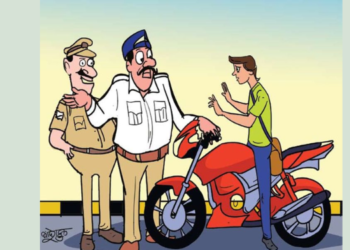 विनाहेल्मेट चालकांना पोलिसांचा दणका