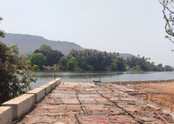 वहूर जेटी वादाच्या भोवऱ्यात