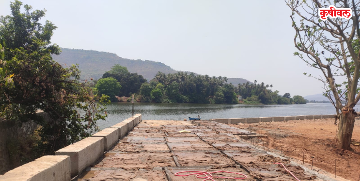 वहूर जेटी वादाच्या भोवऱ्यात