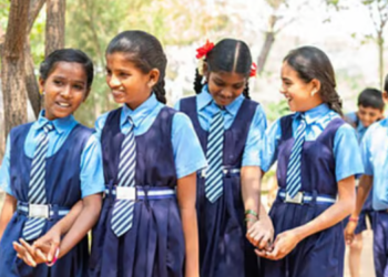 School Uniform: शासनाकडून विद्यार्थ्यांच्या गणवेशाच्या रकमेवर कात्री