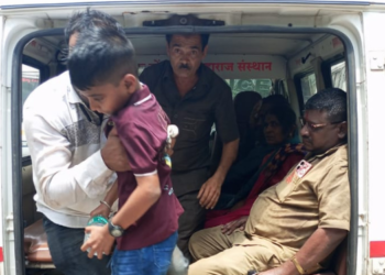 पळस्पे- कर्नाळा खिंड महामार्गावर ट्रॅव्हलर बसला अपघात