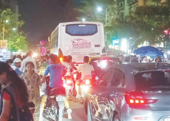 आठवडा बाजारामुळे वाहतूक कोंडी