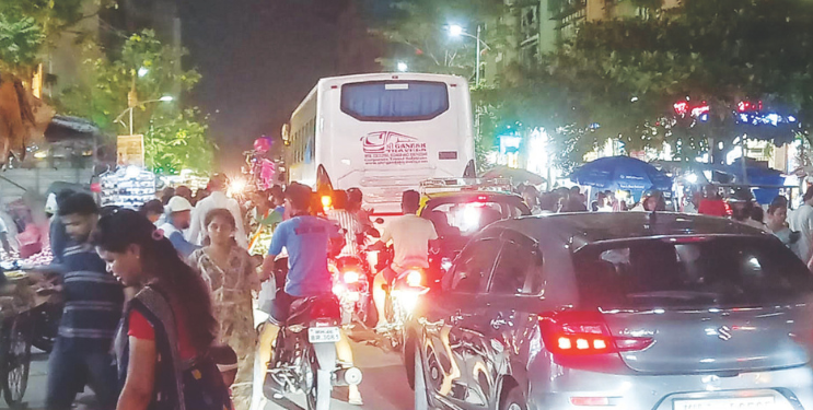 आठवडा बाजारामुळे वाहतूक कोंडी