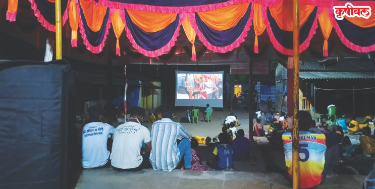 पडद्यावरील चित्रपटाचा क्रेझ कायमच