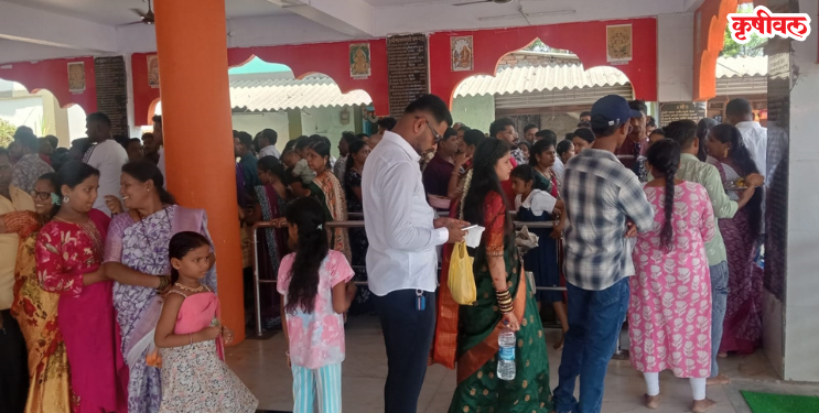 महागणपतीच्या दर्शनासाठी भाविकांची गर्दी