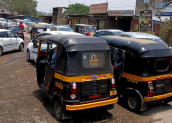 अलिबाग-बेलकडे मार्गावरील वाहतूक कोंडीचा फटका