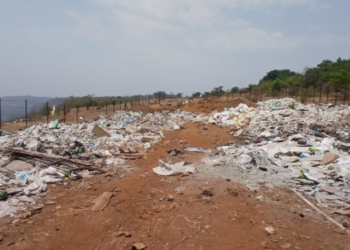 गारमाळच्या माळरानावर कचऱ्याचे साम्राज्य