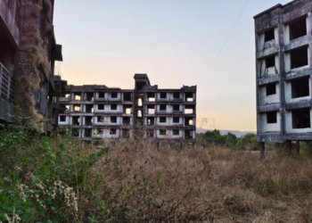 शेतकरी बांधकाम व्यावसायिकांमुळे अडचणीत