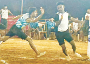 खो-खो स्पर्धेफत दिग्गज संघांची विजयी सलामी