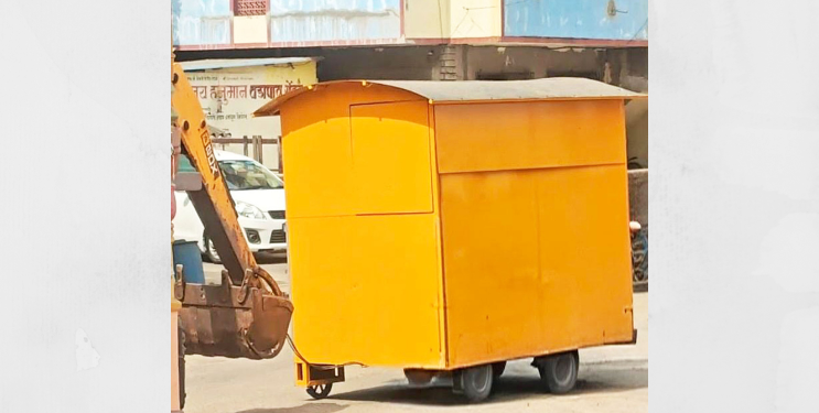 नगरपरिषदेने हातगाड्या घेतल्या ताब्यात