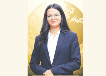 आदिवासी विद्यार्थिनीची गगनभरारी