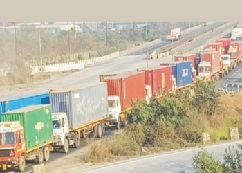 जेएनपीए बंदरात कंटेनरांचा महापूर