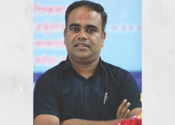 शेतकऱ्यांना डिझेल कॅड-डब्यात द्या