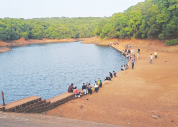 शार्लेट लेकला स्वच्छतेची प्रतीक्षा