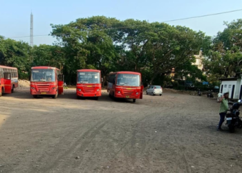 बसस्थानकाच्या नूतनीकरणासाठी परिवहन मंत्र्यांना निवेदन
